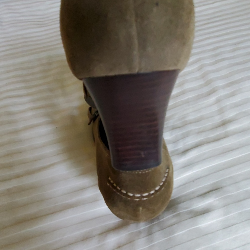 Shoes - Picture 3 of 6